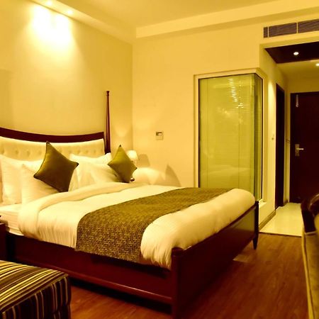 Season Hotel Нейнитал Екстериор снимка