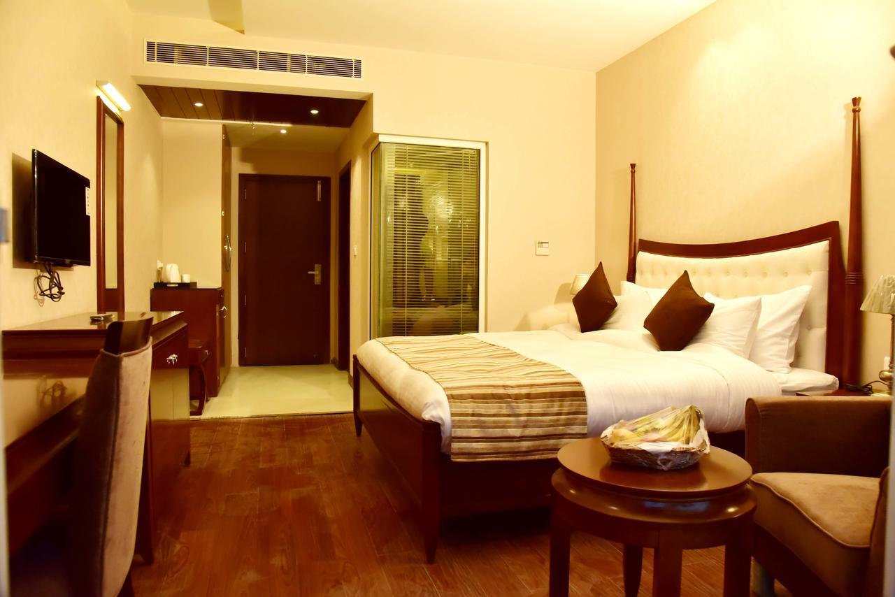 Season Hotel Нейнитал Екстериор снимка