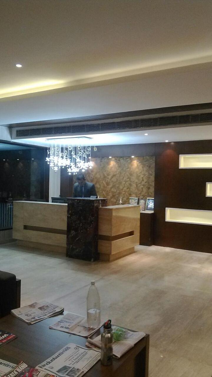 Season Hotel Нейнитал Екстериор снимка